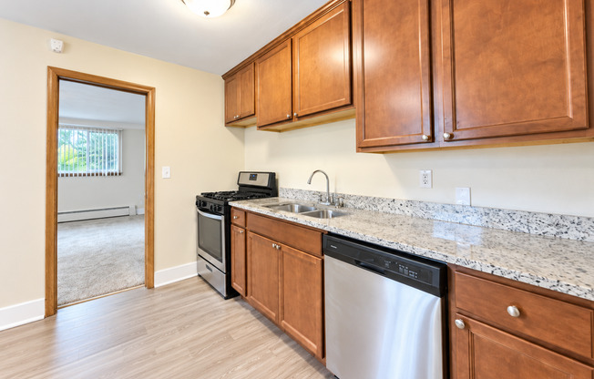 Oversized 1-Bedrooms on Grand Ave | Near St. Thomas | Pet Friendly!