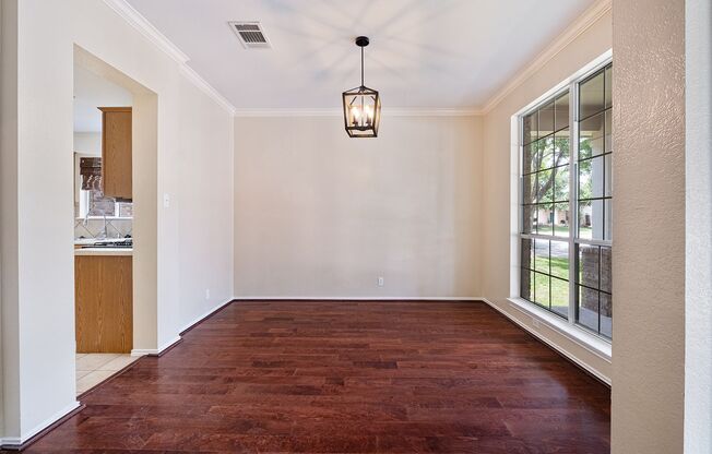 Stunning 4-Bedroom Home in Cedar Park with Spacious Layout & Designer Finishes!