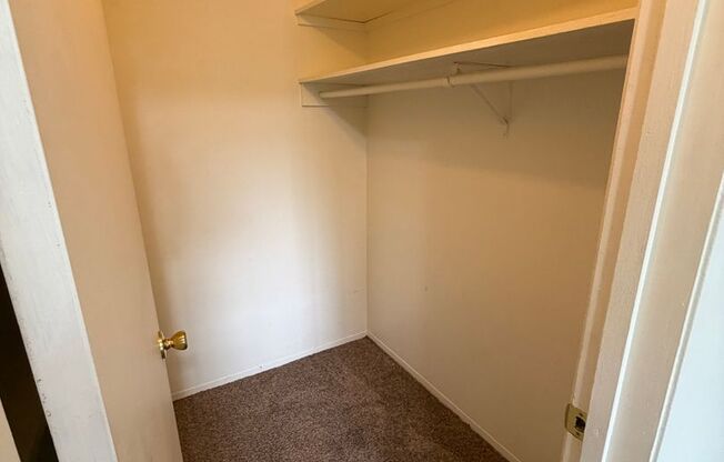 2 beds, 1 bath, $1,450, Unit 19