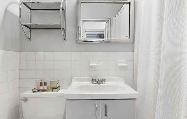 430 W 34 ST