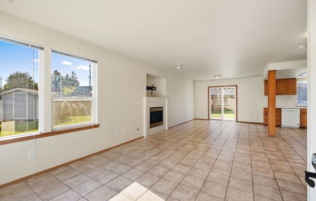 Spacious 3-Bedroom Townhouse with Large Fenced Yard in Quiet Cul-de-Sac – $2,850.00/Month