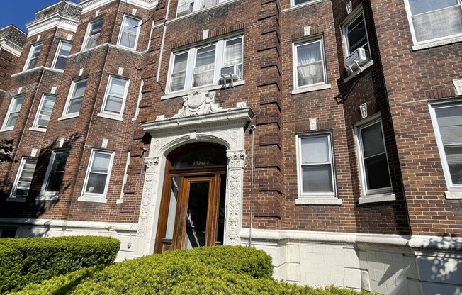 1637 Commonwealth Ave