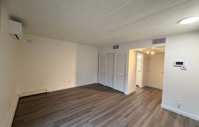 Studio, 1 bath, 400 sqft, $995, Unit 240W