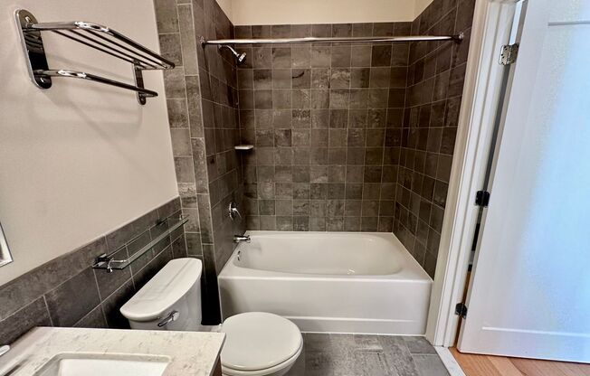 Studio, 1 bath, 354 sqft, $1,900, Unit 101