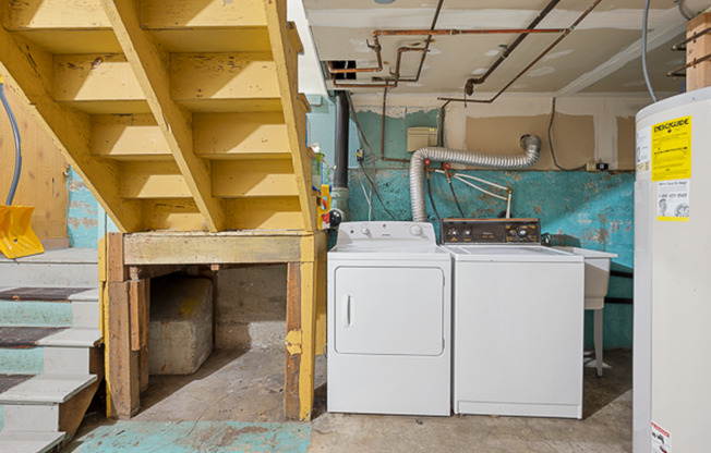 52ND Street 52ND Street Apartments