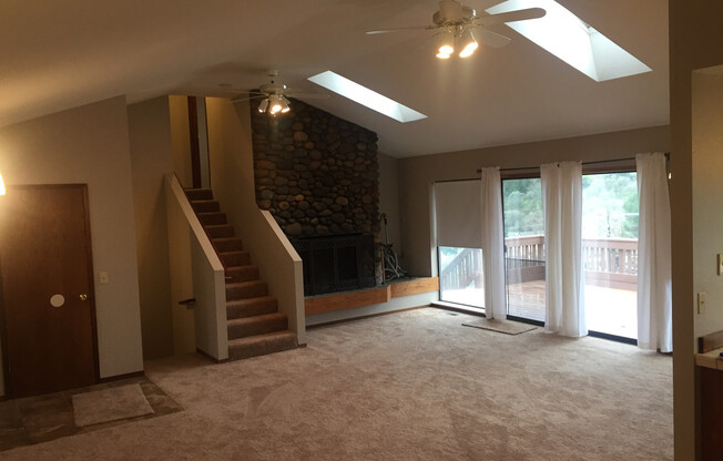 Great Location in Folsom-4 Bedroom Home!!