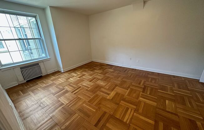 1 bed, 1 bath, 803 sqft, $1,510, Unit Royal York 304