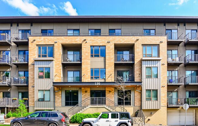 Studio, 1 bath, 555 sqft, $1,499, Unit 136