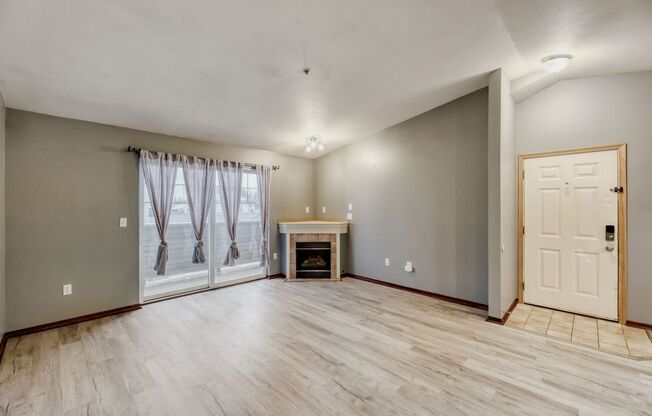 2BR/2BA Everett Condo: Fresh Updates + Gated Access!