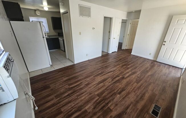 2 beds, 1 bath, 700 sqft, $1,200