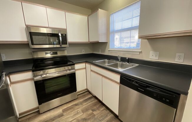 1 bed, 1 bath, 765 sqft, $1,125, Unit 2700-4