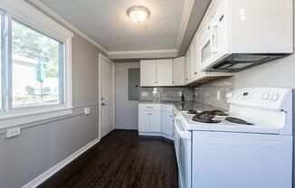 Renovated 2 Bed / 1 Bath Duplex