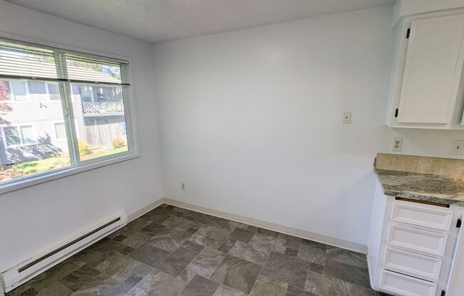 2 beds, 1 bath, 889 sqft, $1,295, Unit 34