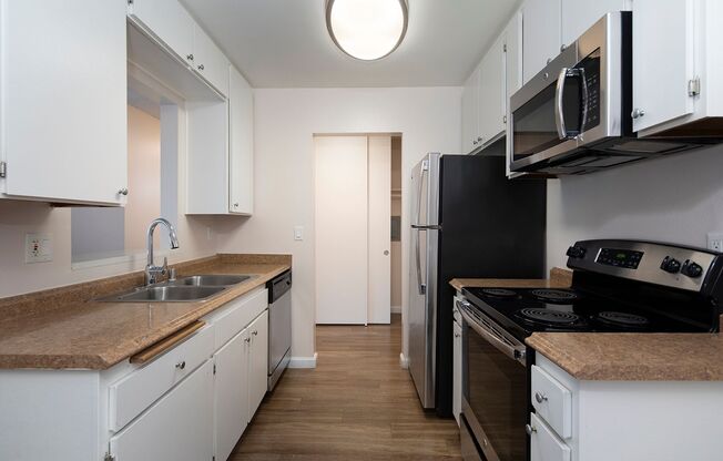 2 beds, 1 bath, 896 sqft, $2,395, Unit B-34