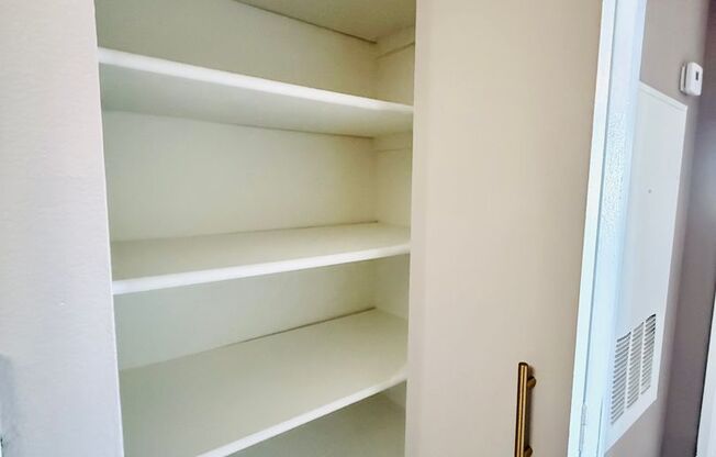 1 bed, 1 bath, $1,300, Unit # 1034