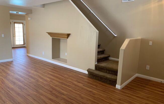 **$500 OFF 1ST MONTH RENT!!** Swimming Pool Paradise in Silverado Ranch