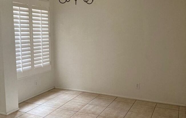 Large Condo located in Laughlin Bay!!