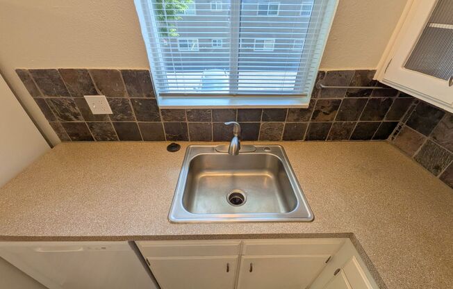 2 beds, 1 bath, 800 sqft, $1,365, Unit 3485-05