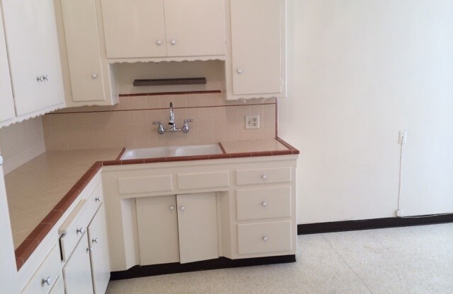 2 beds, 1 bath, 900 sqft, $2,495, Unit 4