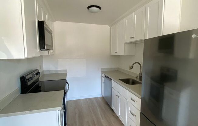 2 beds, 1 bath, $2,395, Unit F