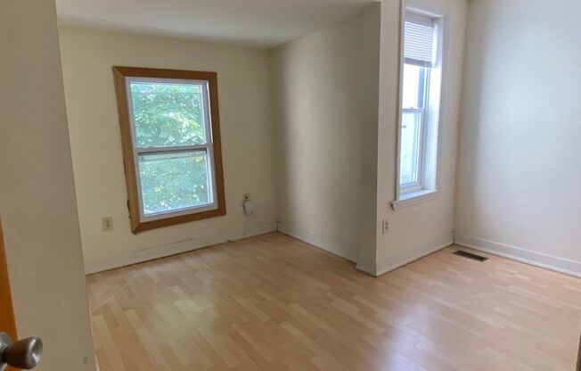 2 beds, 1 bath, $1,200