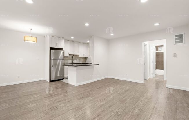 (Arely) 7259 Willoughby Avenue