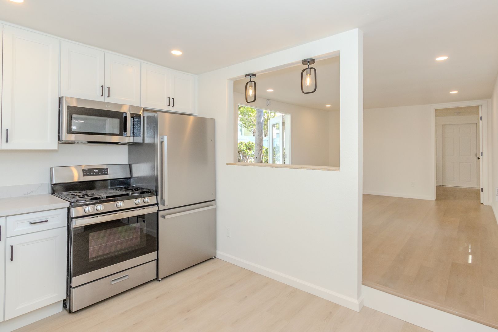 Stylishly Remodeled 1 Bed/1Bath in Crown Point, 1 Block to the Bay, Parking/Laundry/Storage! $1500 DEPOSIT!