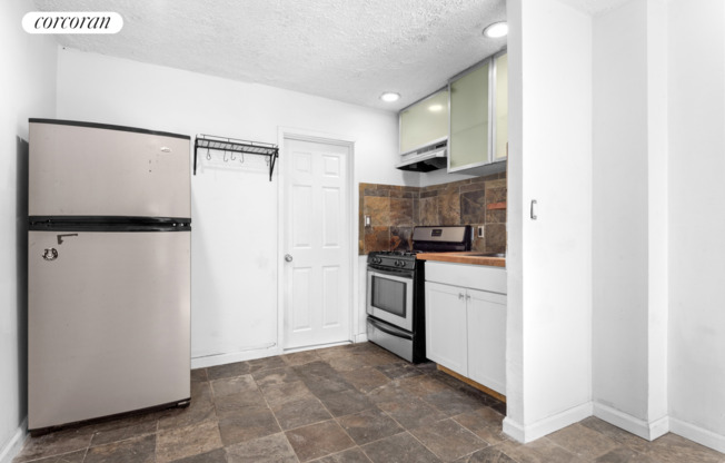 1 bed, 1 bath, $2,250, Unit GARDEN