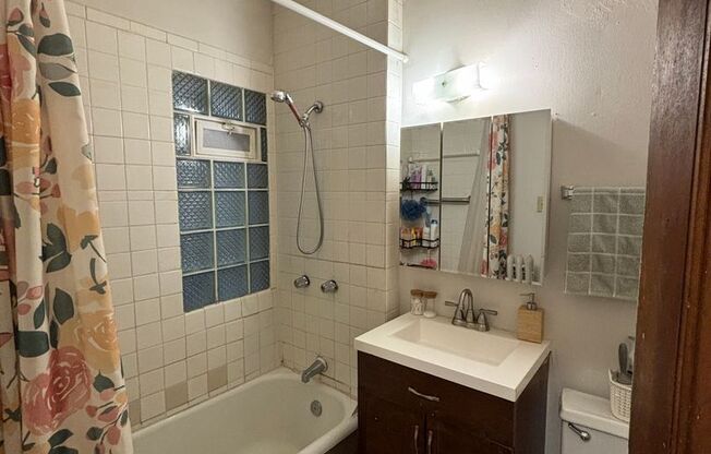 2 beds, 1 bath, 1,100 sqft, $1,225, Unit 10