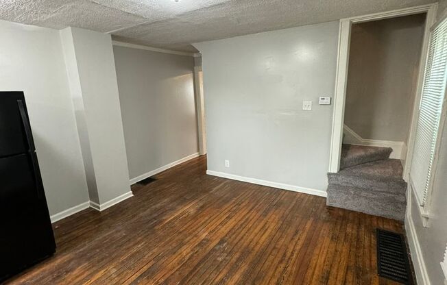 2 beds, 1 bath, 917 sqft, $1,100, Unit 151 E Woodrow Avenue