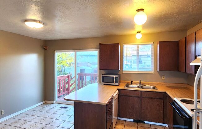 4 beds, 2 baths, $1,995, Unit 5330 W