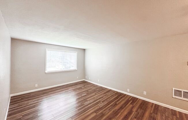 2 beds, 1 bath, 780 sqft, $1,200, Unit SC821