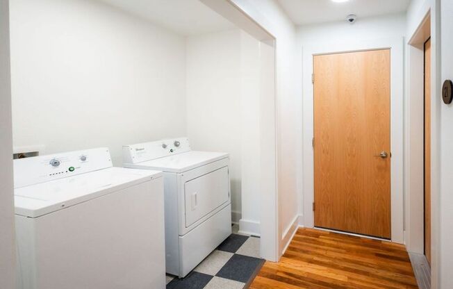 Studio, 1 bath, 270 sqft, $855, Unit Unit 13