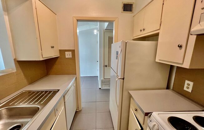 1 bed, 1 bath, $1,300, Unit 2