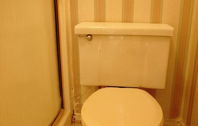 3 beds, 2 baths, $1,560.95, Unit # 225