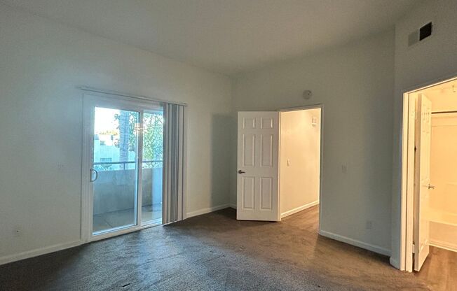 2 beds, 2 baths, 900 sqft, $2,600, Unit 14