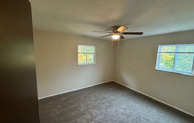 2 beds, 1 bath, 800 sqft, $850, Unit Unit #12