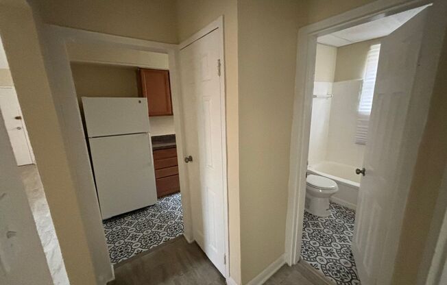 2 beds, 1 bath, $2,020, Unit Unit 11