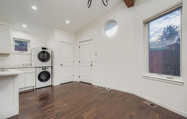 Centrally Located Stylish Boulder ADU with Natural Light & Convenience