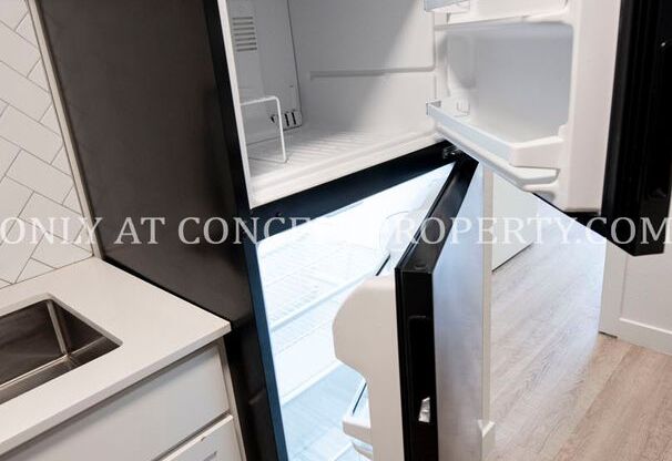 2 beds, 1 bath, 894 sqft, $1,599, Unit 23