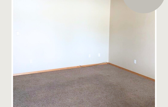 2 beds, 1 bath, $800, Unit 2