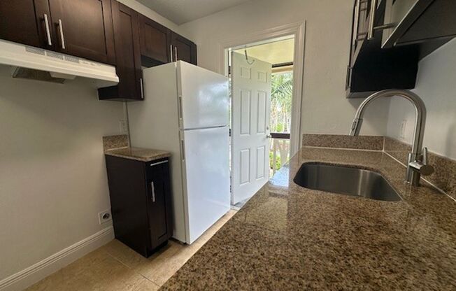 2 beds, 1 bath, 800 sqft, $1,925, Unit 224