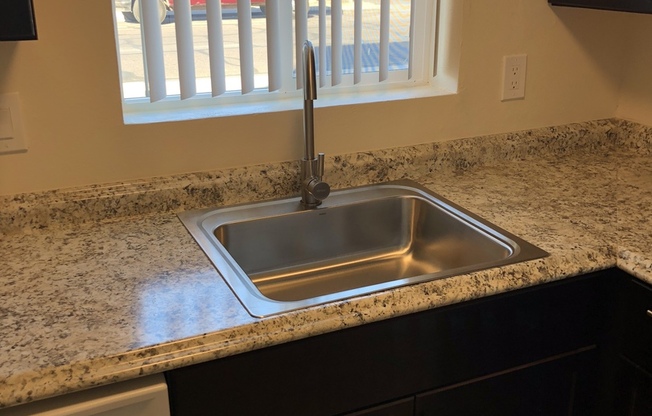 1 bed, 1 bath, 650 sqft, $1,100, Unit 126
