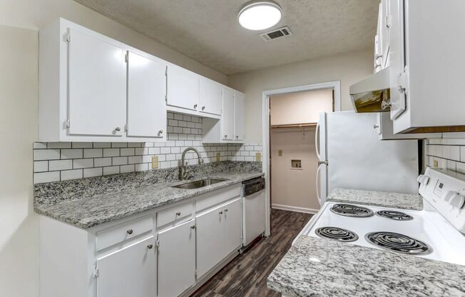 2 beds, 1 bath, 940 sqft, $1,325, Unit F8