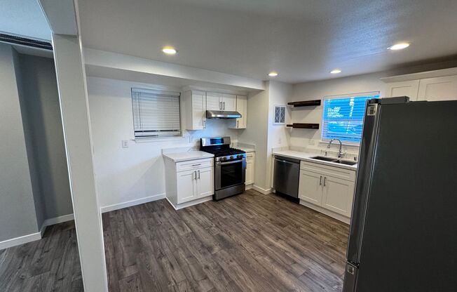 2 beds, 1 bath, $2,450, Unit 2844