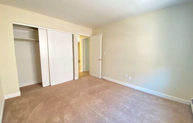 2 beds, 1 bath, $1,400, Unit 207