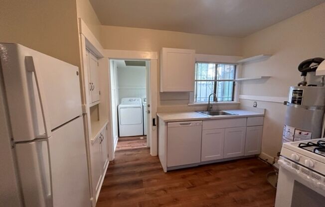 2 beds, 1 bath, $2,100, Unit #6