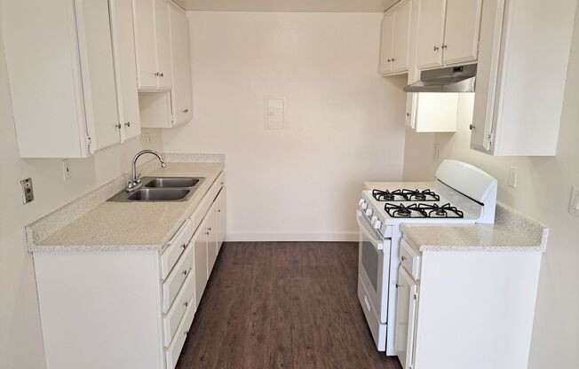 2 beds, 1 bath, 960 sqft, $2,495, Unit 30