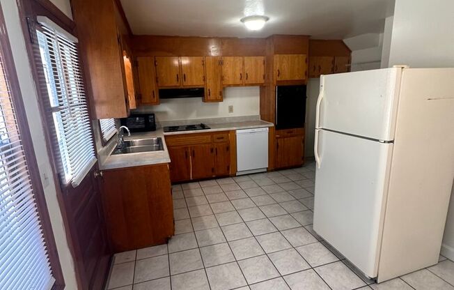 2 beds, 1.5 baths, 900 sqft, $1,440, Unit F-11