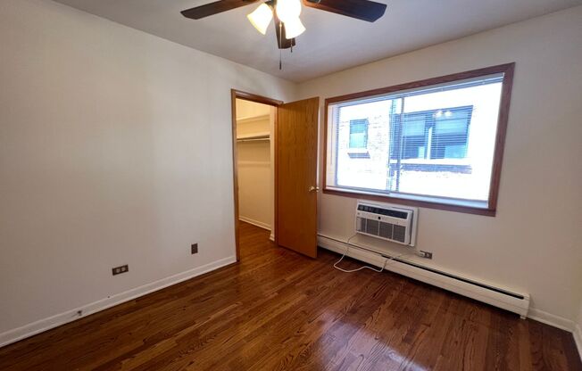 2 beds, 1 bath, 900 sqft, $2,450, Unit 417-305